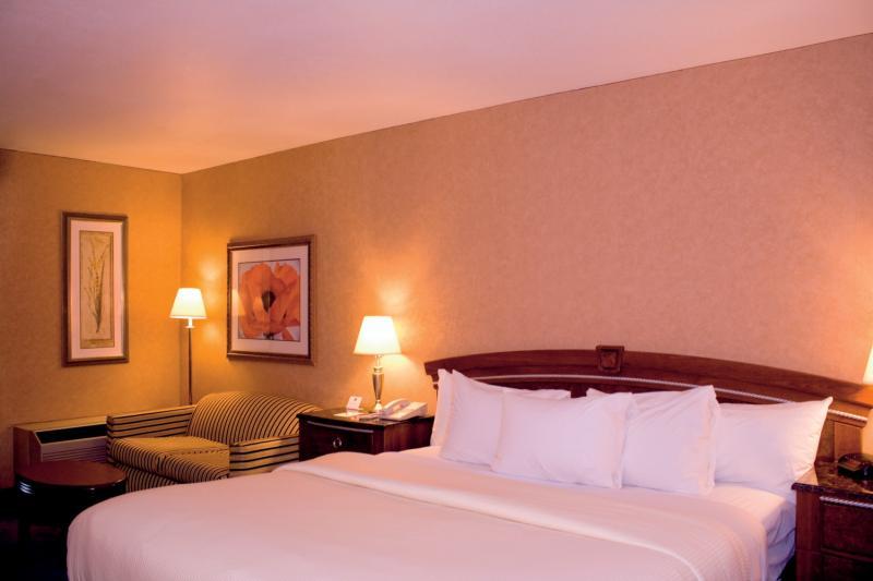 Clarion Inn Conference Center Modesto Habitación foto